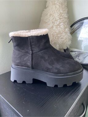 SM New York Black Suede Faux Fur Lined Platform Black Boots Womens 8 NWT